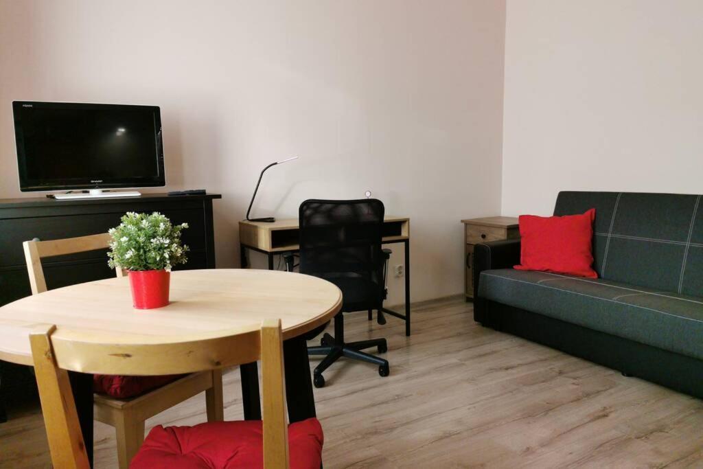 Little Big Red - Central Modern Studio Krasków Εξωτερικό φωτογραφία